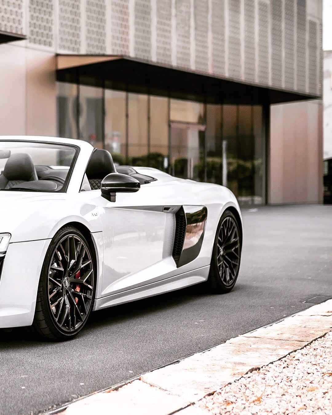 70 | 回复: 0 奥迪r8论坛 audi家族旗舰,跑车v10发动机,帅气十足.