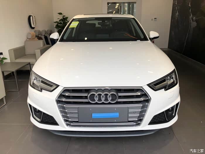 奥迪a4l40tfsi时尚朱鹭白色提车作业