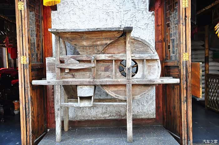 这个估计好多人都没见过,风箱,风稻谷用的,农村收割稻谷时用的产品.