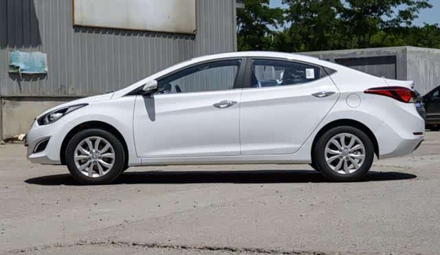 朗动外观非常炫酷车身采用的设计也很出色