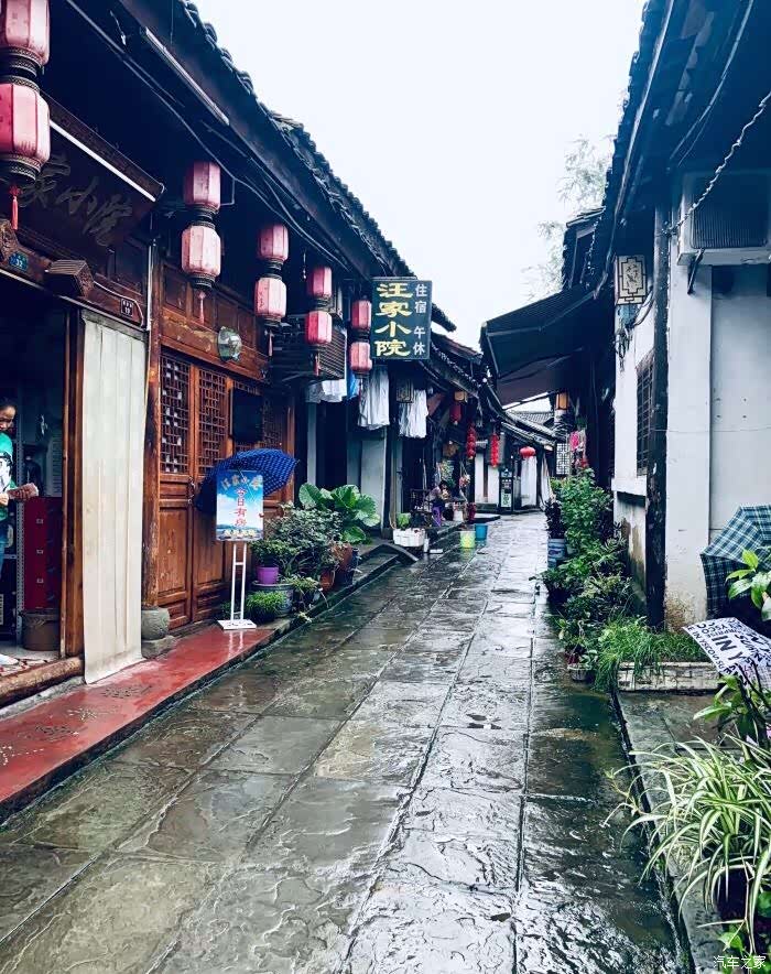 古建筑古街道弥漫着旧时的时光