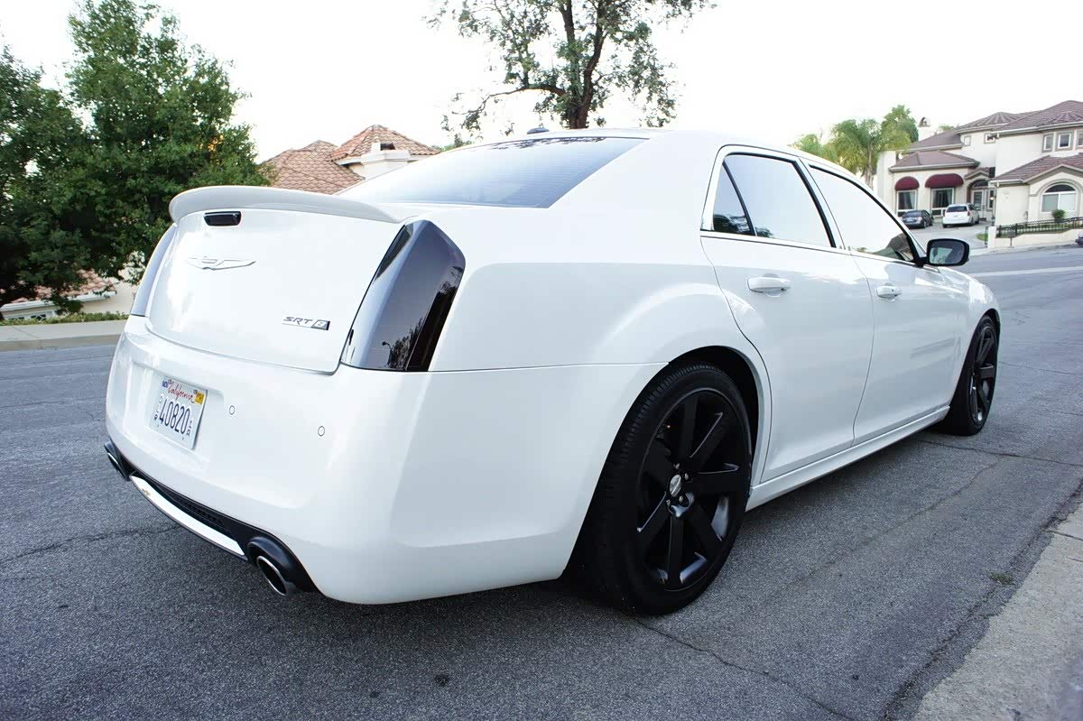 克莱斯勒 300 srt8 (lx2)帅气的白马王子.