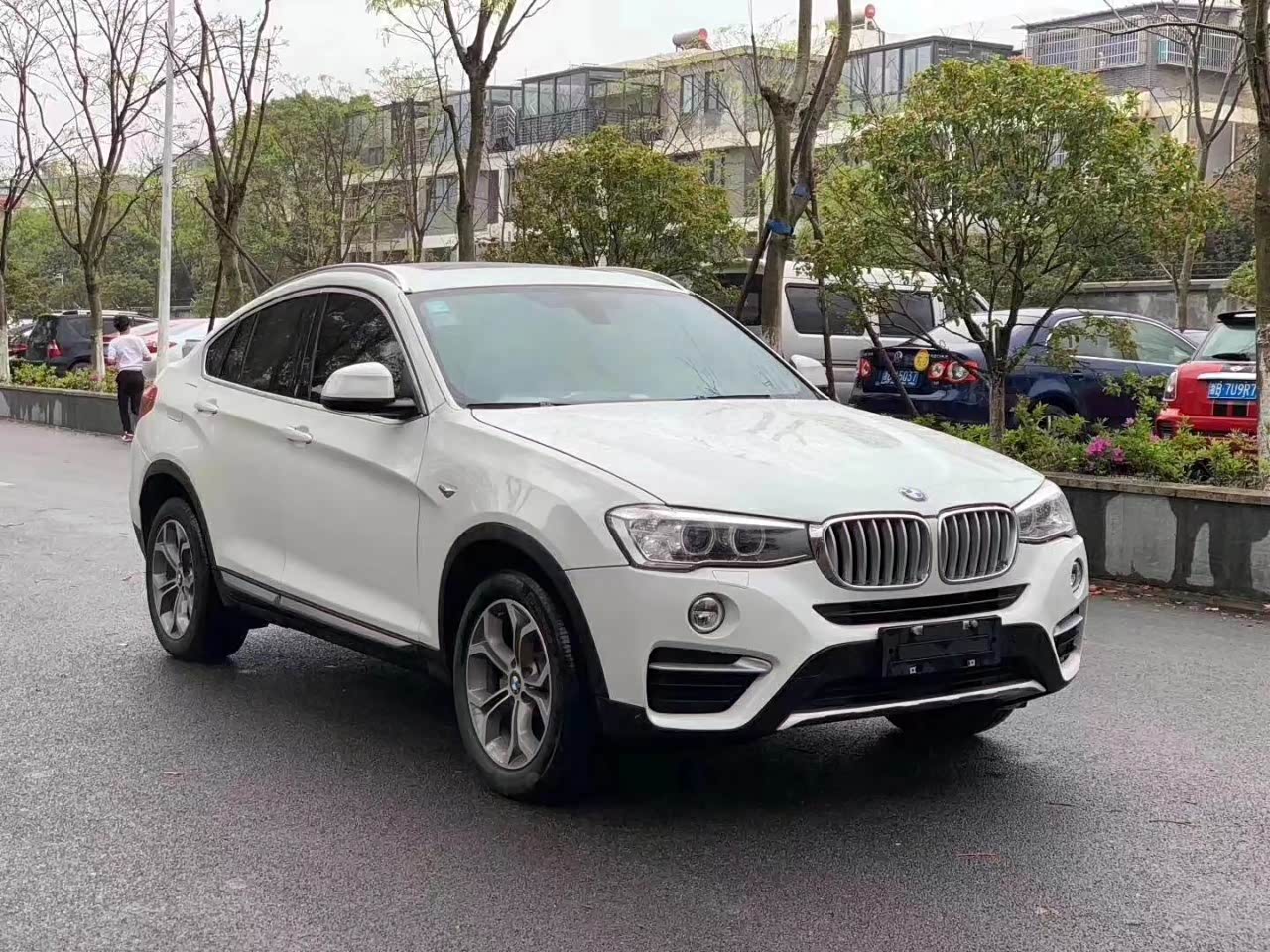 17年宝马x4 20i 设计套装,suv和coupe的结合