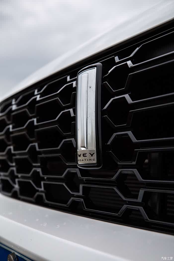 媳妇当车模纪念提车120天