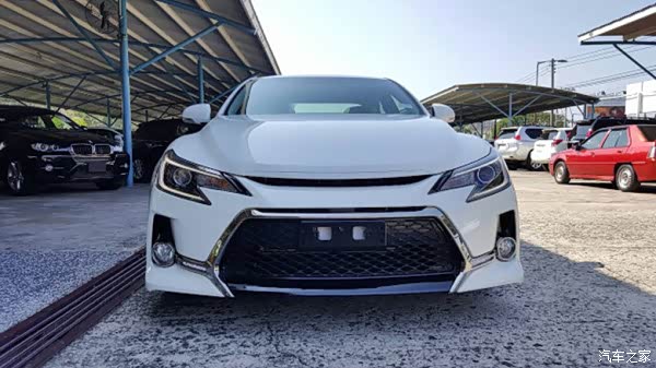 锐志运动版的设计走向几乎是游离在丰田家族式设计以外的