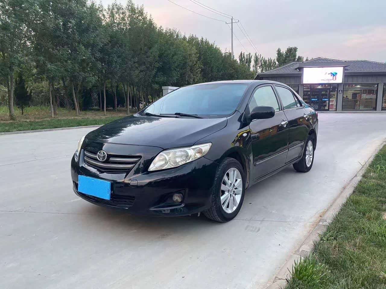 经典老款丰田卡罗拉品质是真的不错,看着很大气!