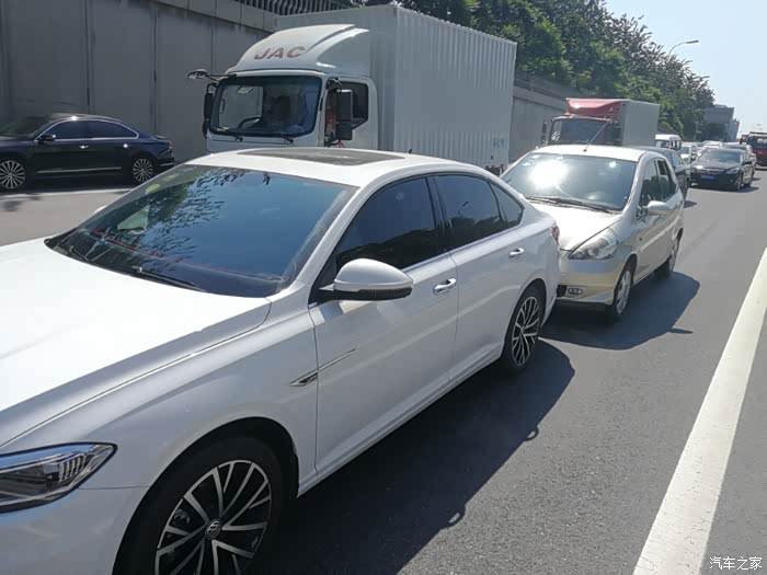 1000公里朗逸p被追尾