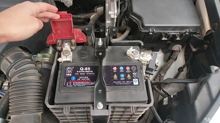 检查一下电瓶接线柱