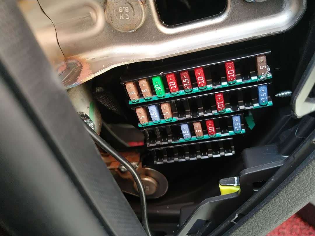 哪位大神帮我标出阅读灯保险