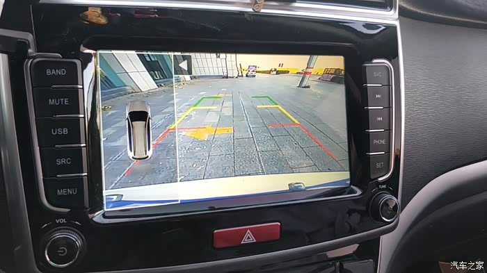 哈弗m6倒车影像画面清晰很不错的安全功能