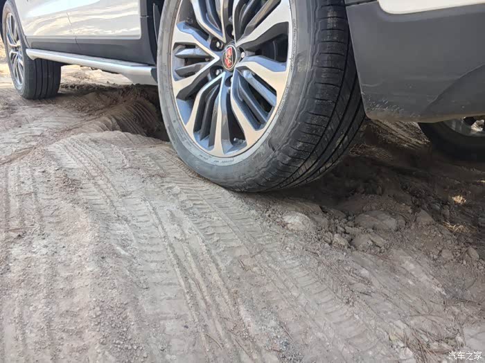 非常的离间隙过这些路段也很随意,颠簸感很强烈