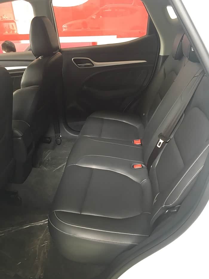 后排空间也是很不错的