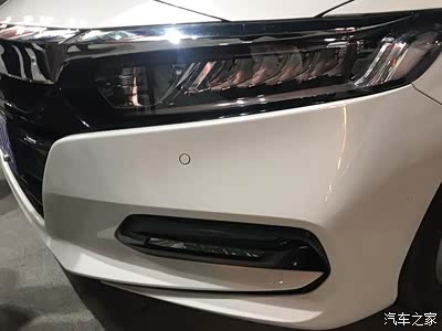 饭后散步偶遇雅阁车模美女