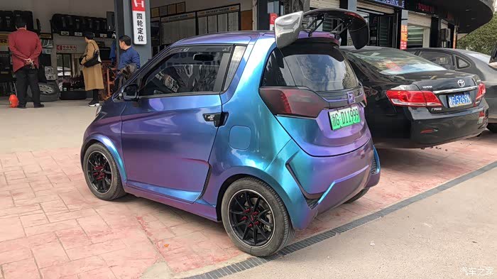 众泰e200第二次变身锻造轮毂螺母碳纤维尾翼