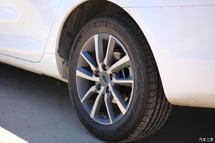 【我为什么选择吉利帝豪】品质过硬油耗低,看我帝豪优异的表现