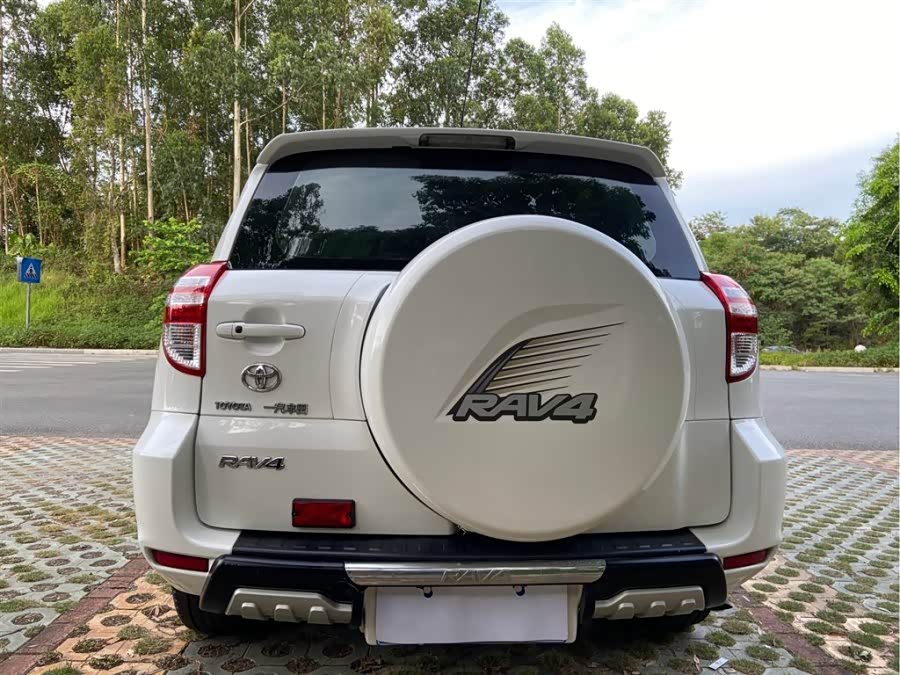 一直觉得背书包的丰田rav4才是经典