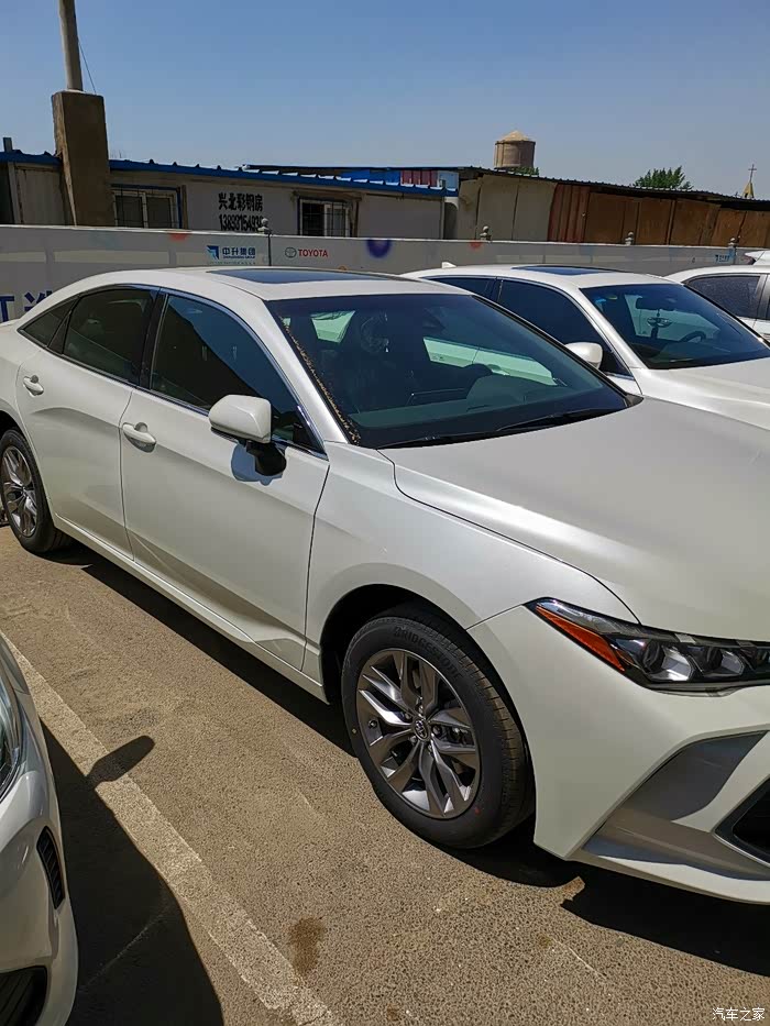 亚洲龙白色汽油进取200800已提车