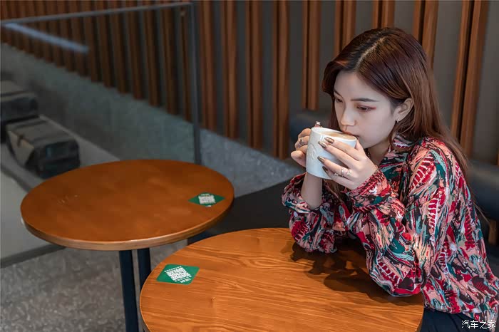 打工人也浪漫女神与小六邂逅花市