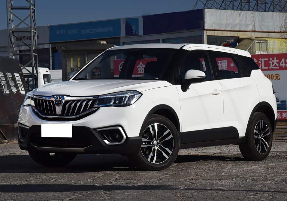 中华v3作为小型的suv运动款的外观和现款并无太大变化.