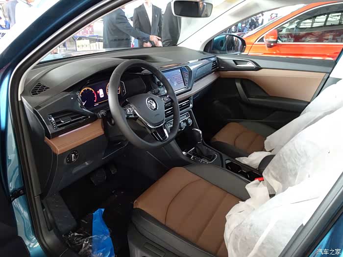 上汽老车主 车展赏途岳