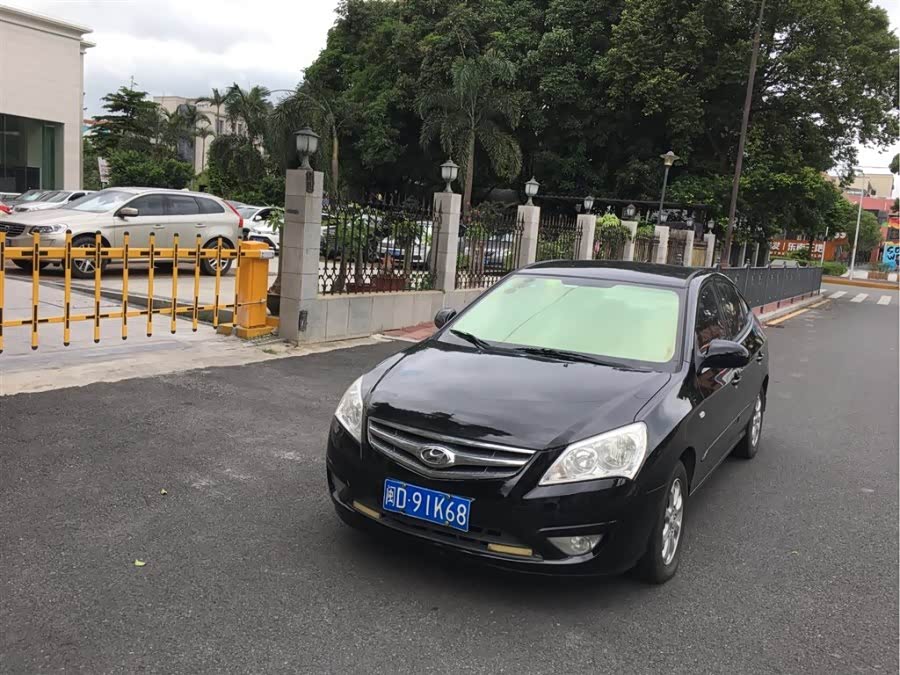 悦动算是国内的第二代伊兰特吧