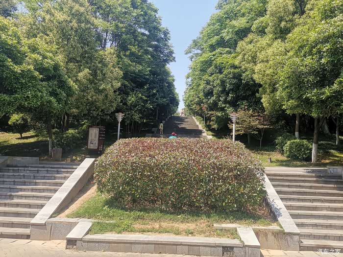 吉利缤瑞尽兴生活金鳄山公园一游