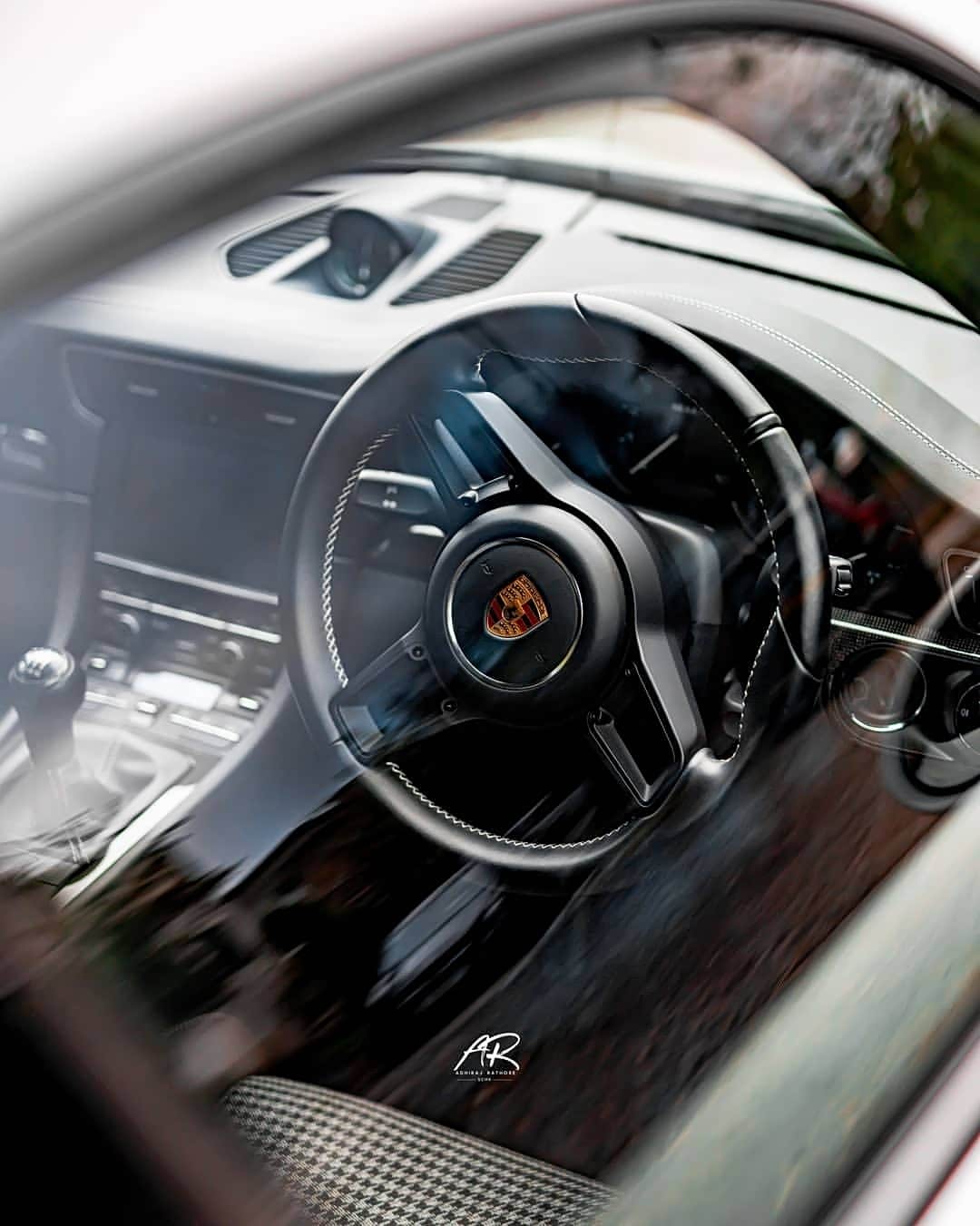 保时捷911r犬牙织纹千鸟格椅面