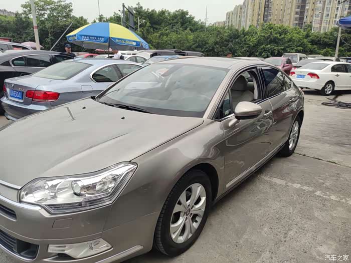 终于入手雪铁龙c5了2013年238万公里高配香槟色