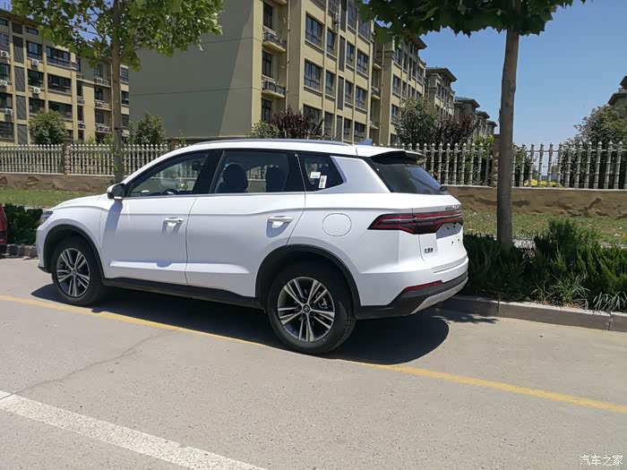 路上比亚迪车越来越多了,这个宋pro真是不错