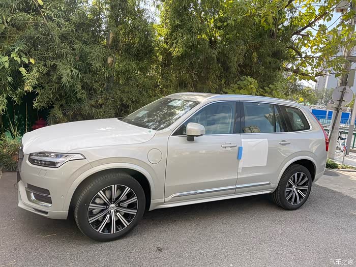 1408 | 回复: 6 沃尔沃xc90论坛 请问xc90的白桦银金属漆颜色好看吗?