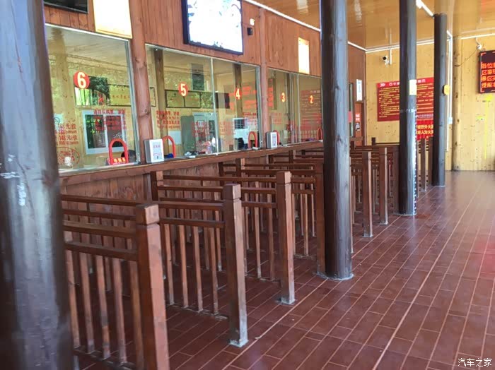 我们在平江县石牛寨缆车中