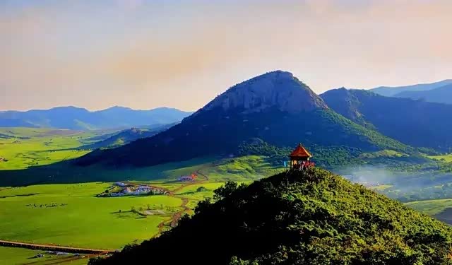望青山远黛绵延铺向远方大有一览众山小的气魄