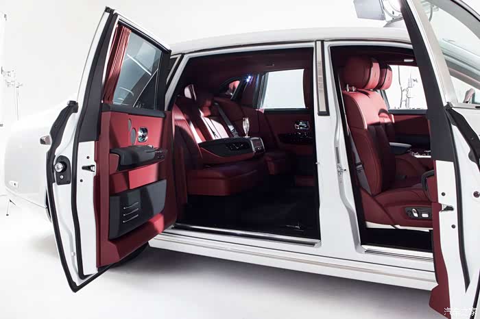 这才是真正的劳斯莱斯全新白色幻影作业