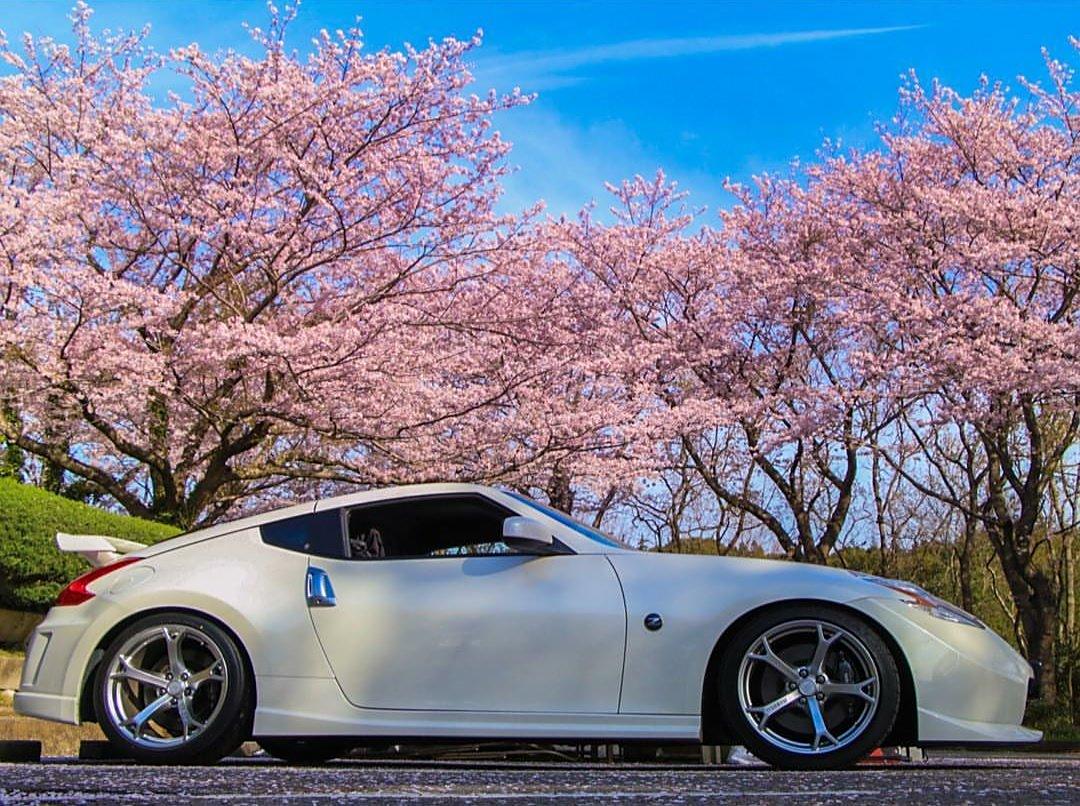 日產小跑370z,看起來不錯.