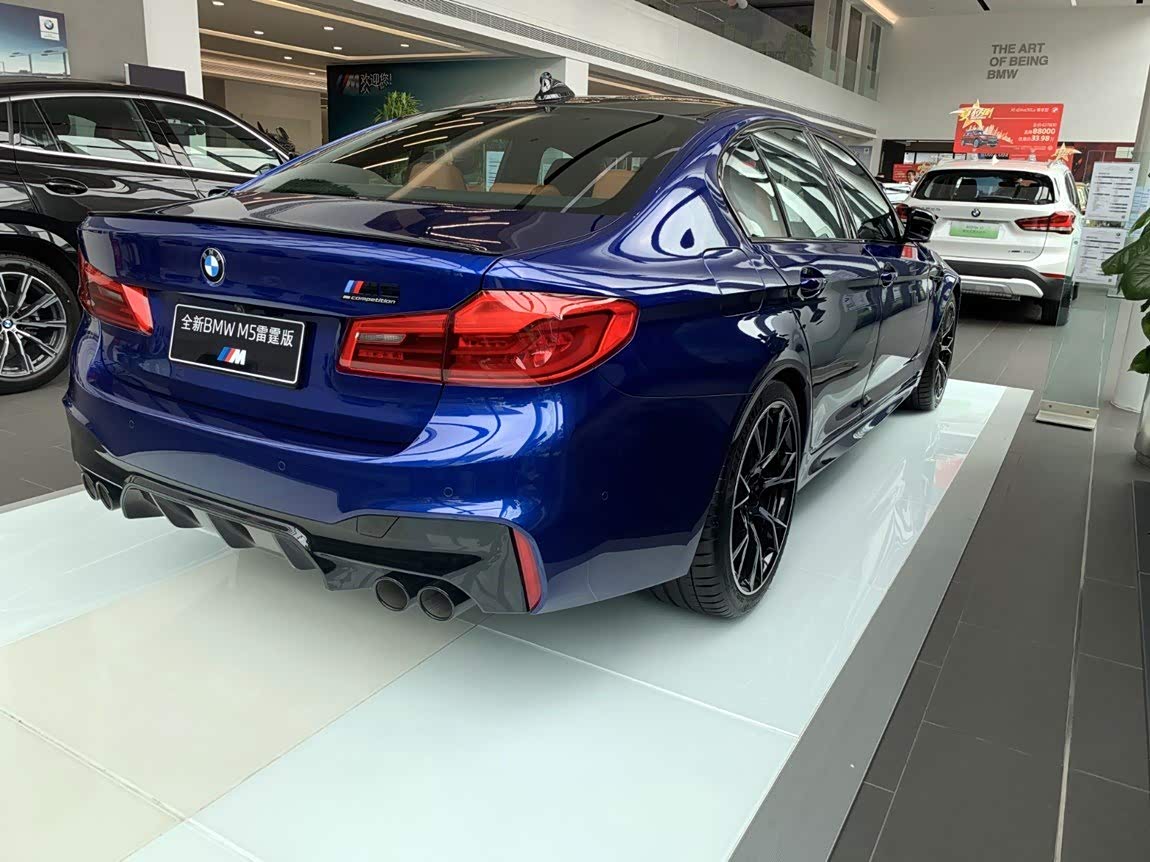 宝马m5 雷霆版 帅气迷人!