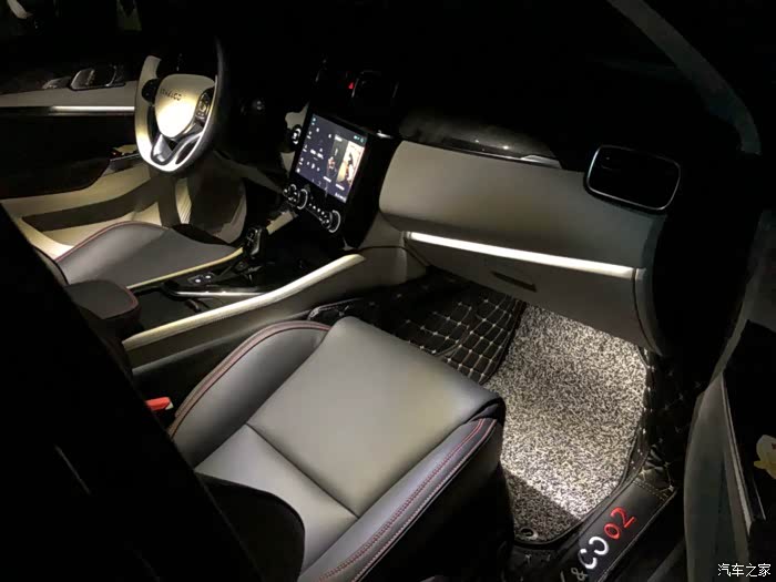 02氛围灯是什么样的哪位车主帮忙发下看看吧