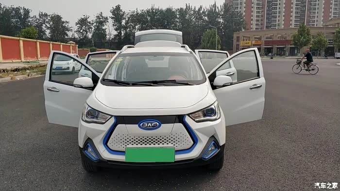 朋友入手的小白,城市里的小闪电