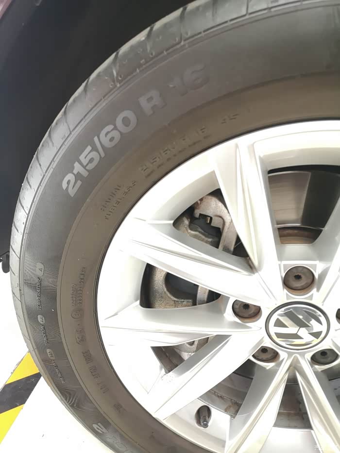 请教夏朗215/60 r16轮胎是哪款车型,2015年11月出厂