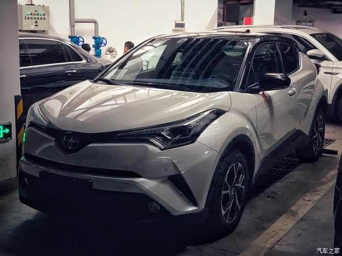 chr上市一周年2018款黑白双色豪华版国vi9000公里用车心得