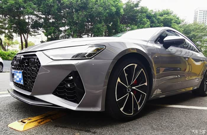 r7s前包围 鳄鱼尾轮毂 takd碳纤维四出排气 纳多灰车膜_奥迪a7论坛