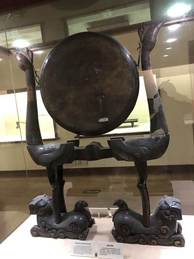 荆州博物馆虎座鸟架鼓图片