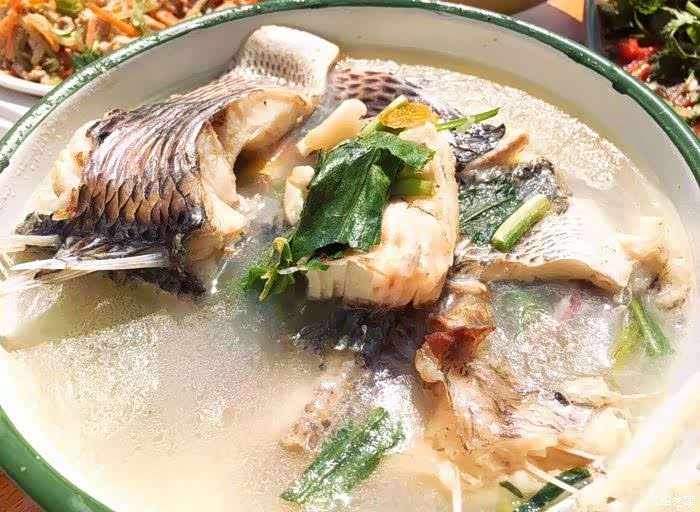 闲来垂钓池塘边,心满意足吃鱼餐,捷途x90给我不一样驾车体验!