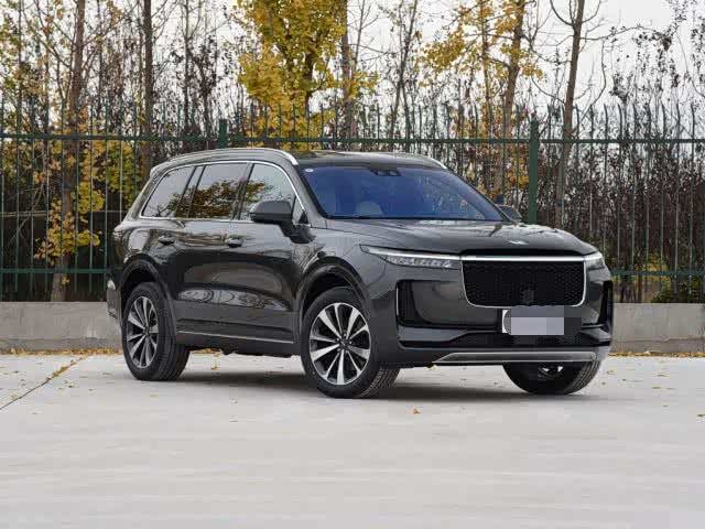 采用的家族设计语言让理想制造one在同领域里有很高的颜值优势