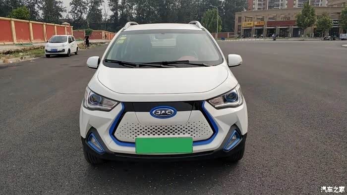 朋友入手的小白,城市里的小闪电