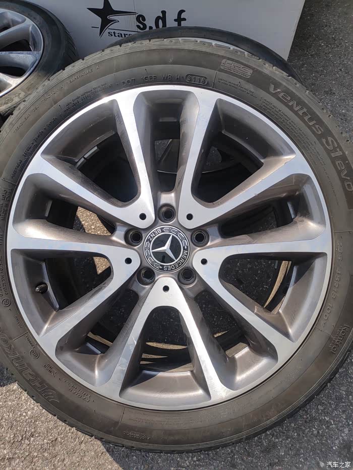 奔驰e300l原车18寸轮毂一套有人要不