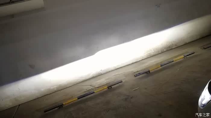 谁有奥迪a4l大灯高度的切线图