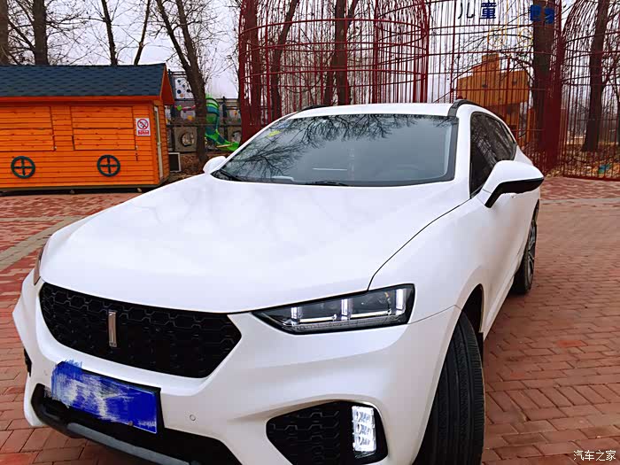 白色外观不放到什么车都好看, vv7几款颜色当中,我感觉白色最醒目,买