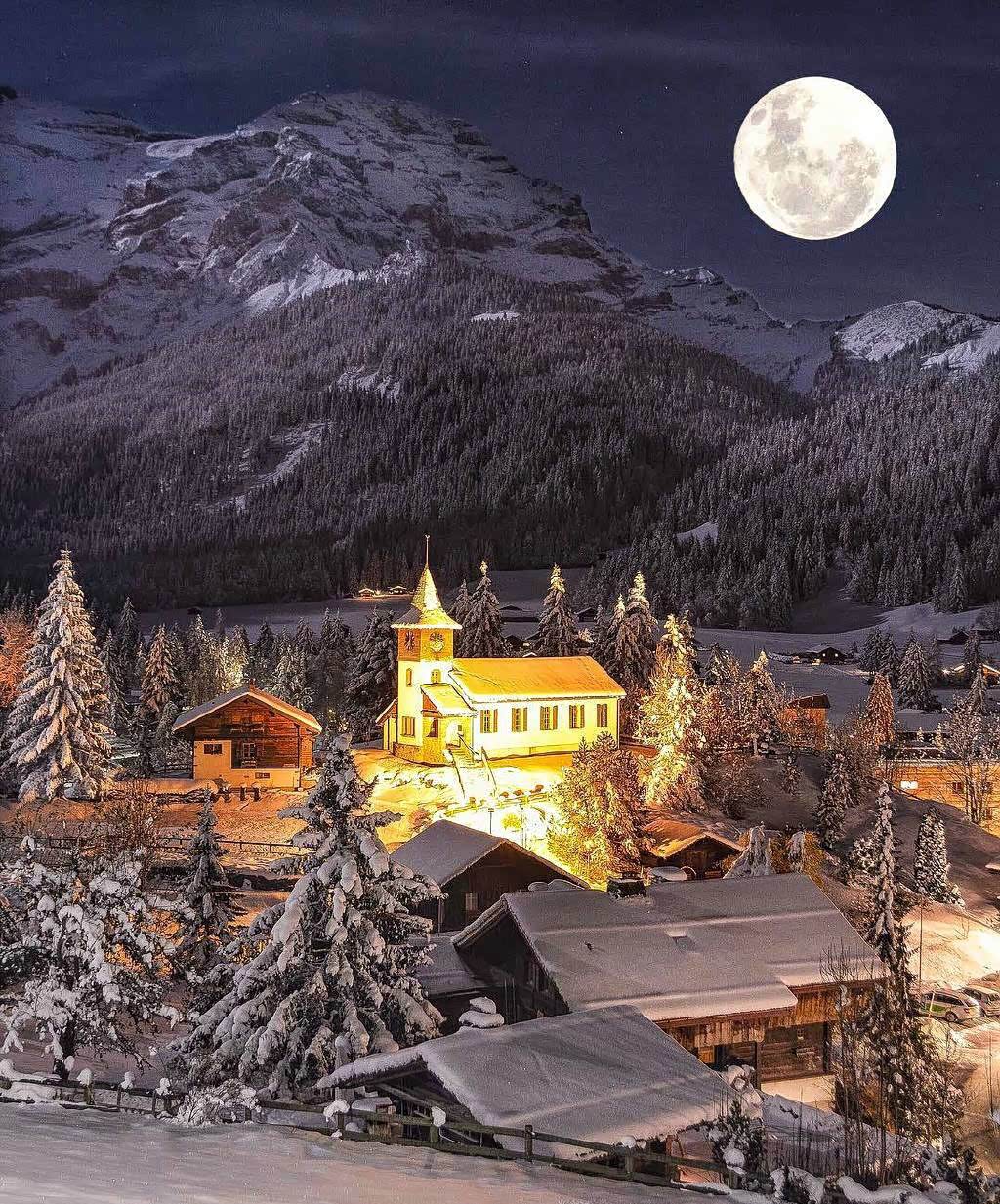 保持年轻,就要背起行囊.无论是爱情还是青春,其实都在旅行的路