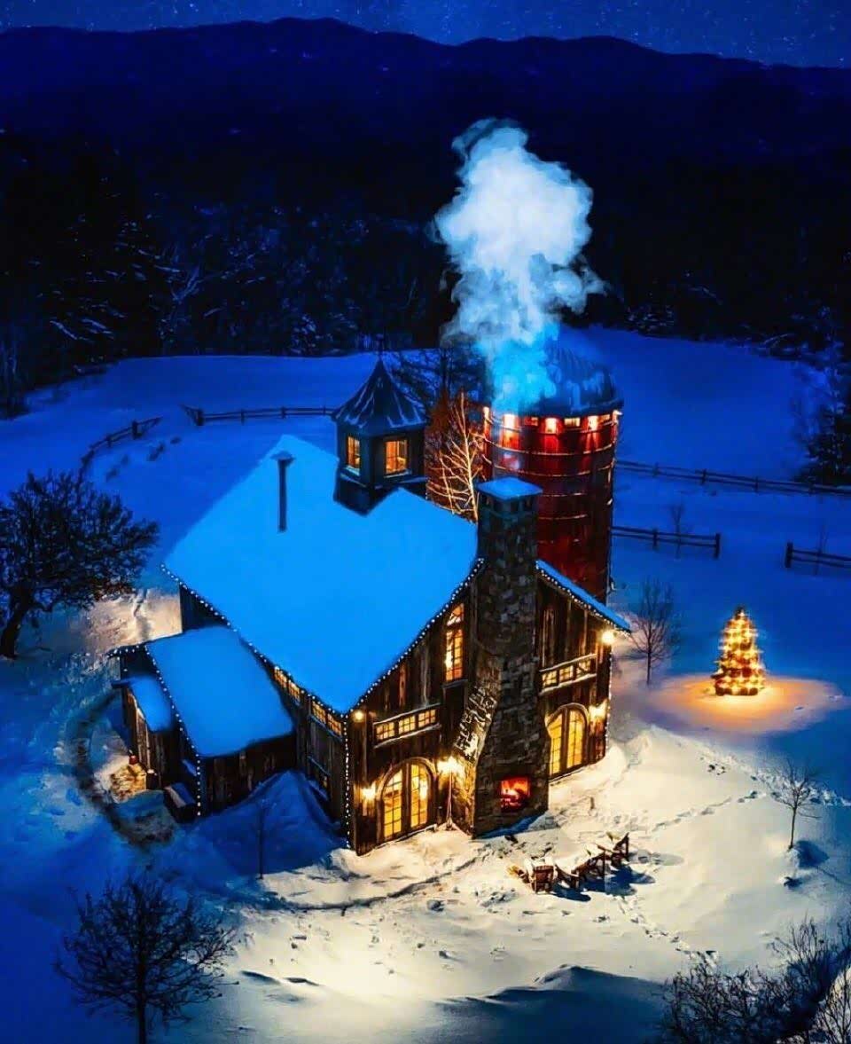 雪中木屋严寒中让人顿生暖意