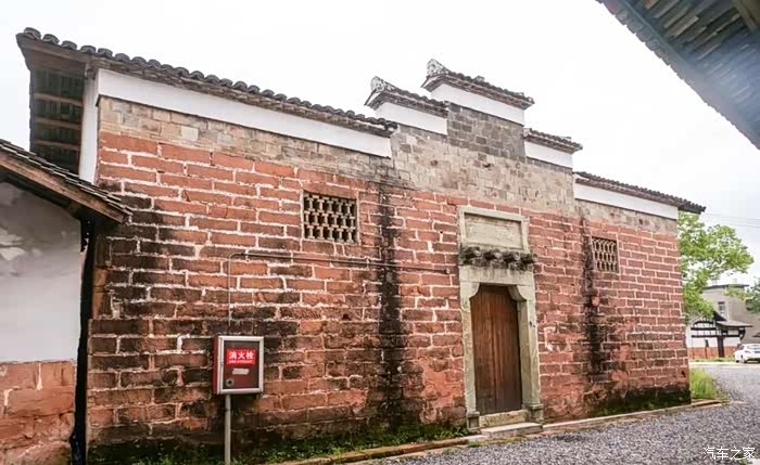 参观上饶集中营炼狱忠魂烽火不熄